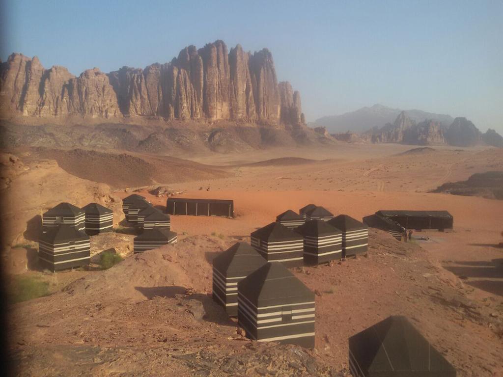 Wadi Rum Quiet Village Camp エクステリア 写真