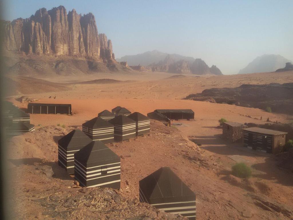 Wadi Rum Quiet Village Camp エクステリア 写真