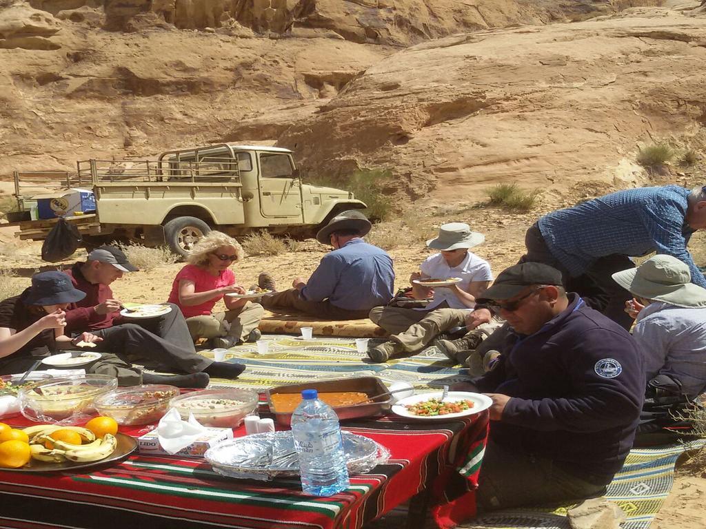 Wadi Rum Quiet Village Camp エクステリア 写真